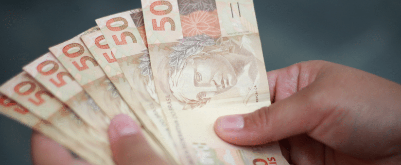 SERVIDORES DO PODER JUDICIÁRIO TEM DEIXADO DINHEIRO NA MESA – IR/URV